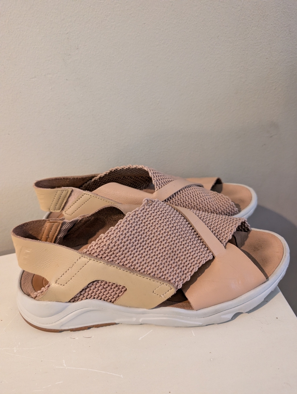 Nike Air Huarache Camel Woven Sandals Size 7